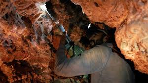 De chair et de pierre, au cœur des mines oubliées du Moyen Atlas